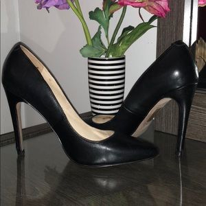 Aldo Black leather heel